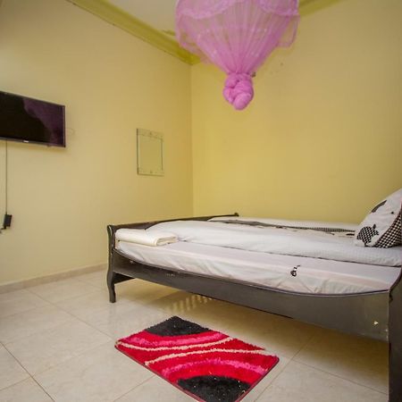 Heras Country Resort Kabale 외부 사진