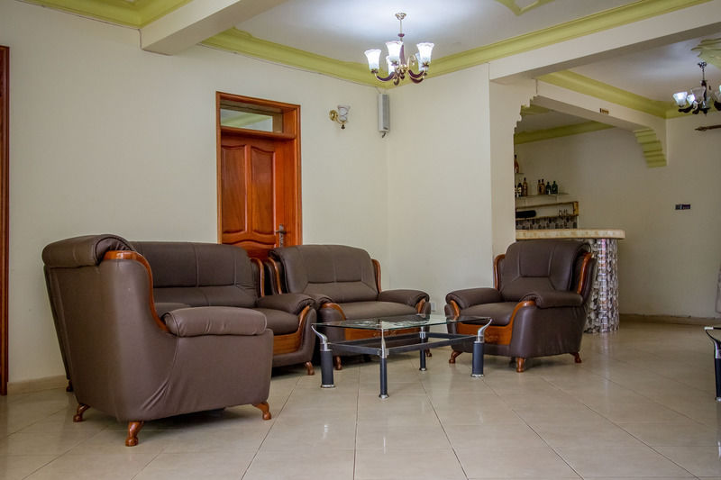 Heras Country Resort Kabale 외부 사진
