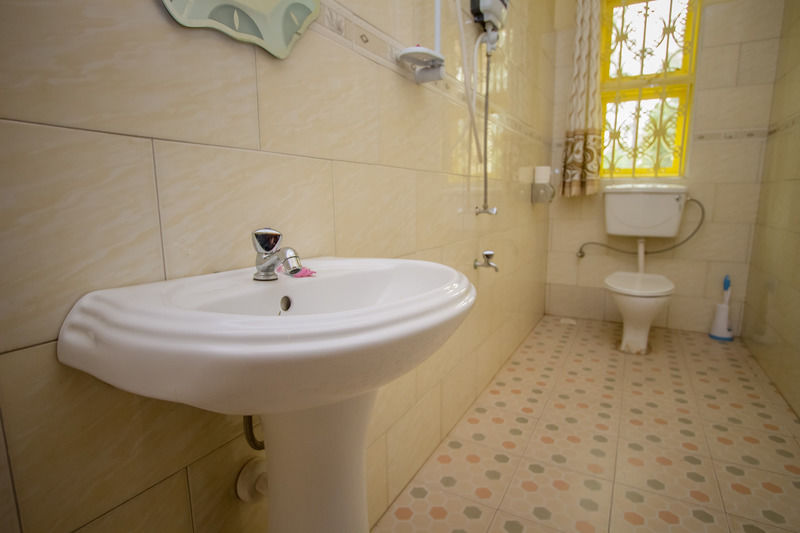 Heras Country Resort Kabale 외부 사진