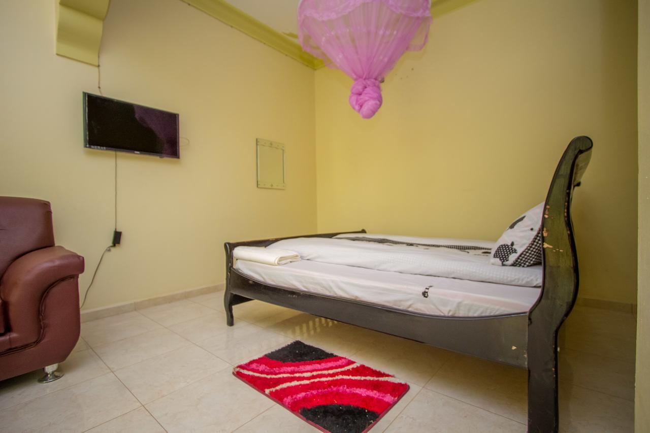 Heras Country Resort Kabale 외부 사진