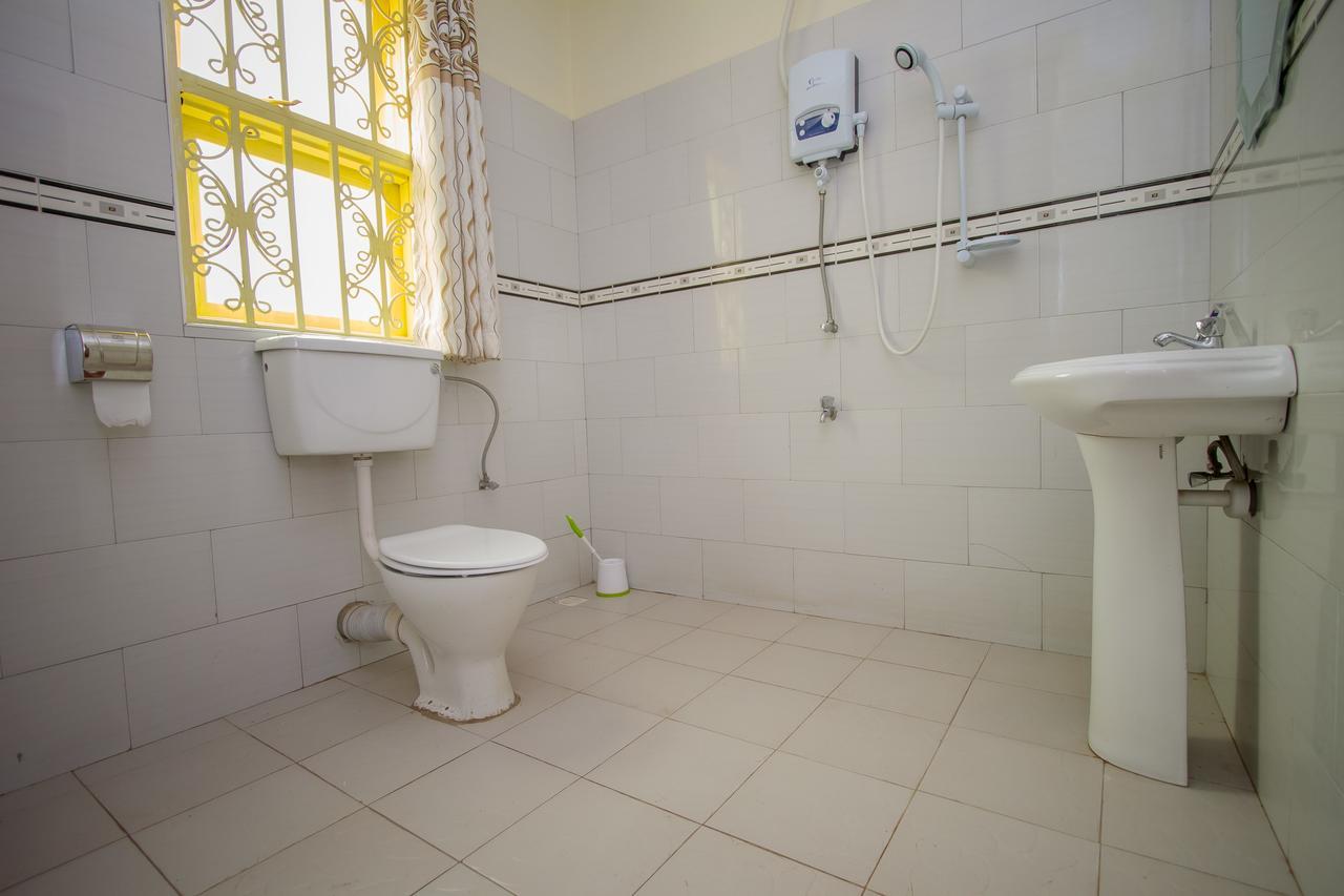 Heras Country Resort Kabale 외부 사진
