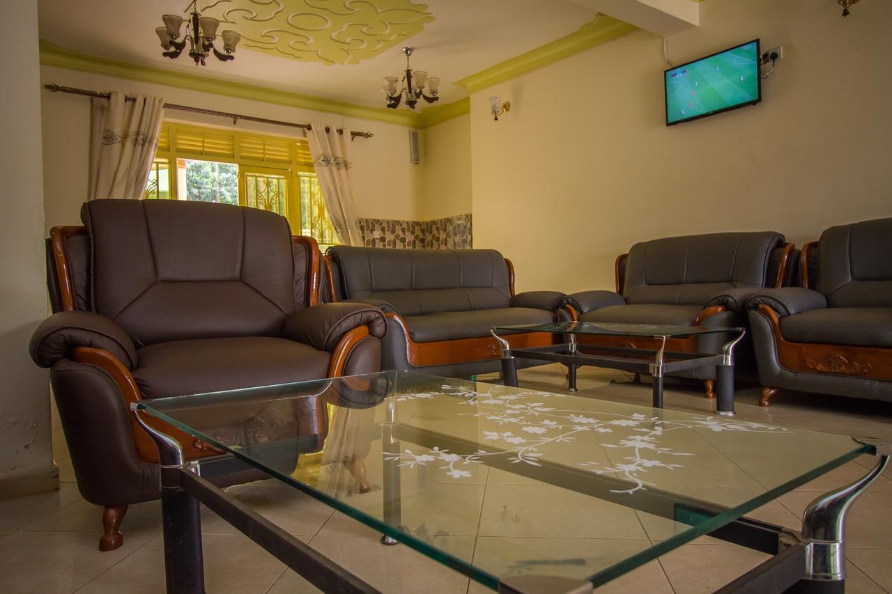 Heras Country Resort Kabale 외부 사진