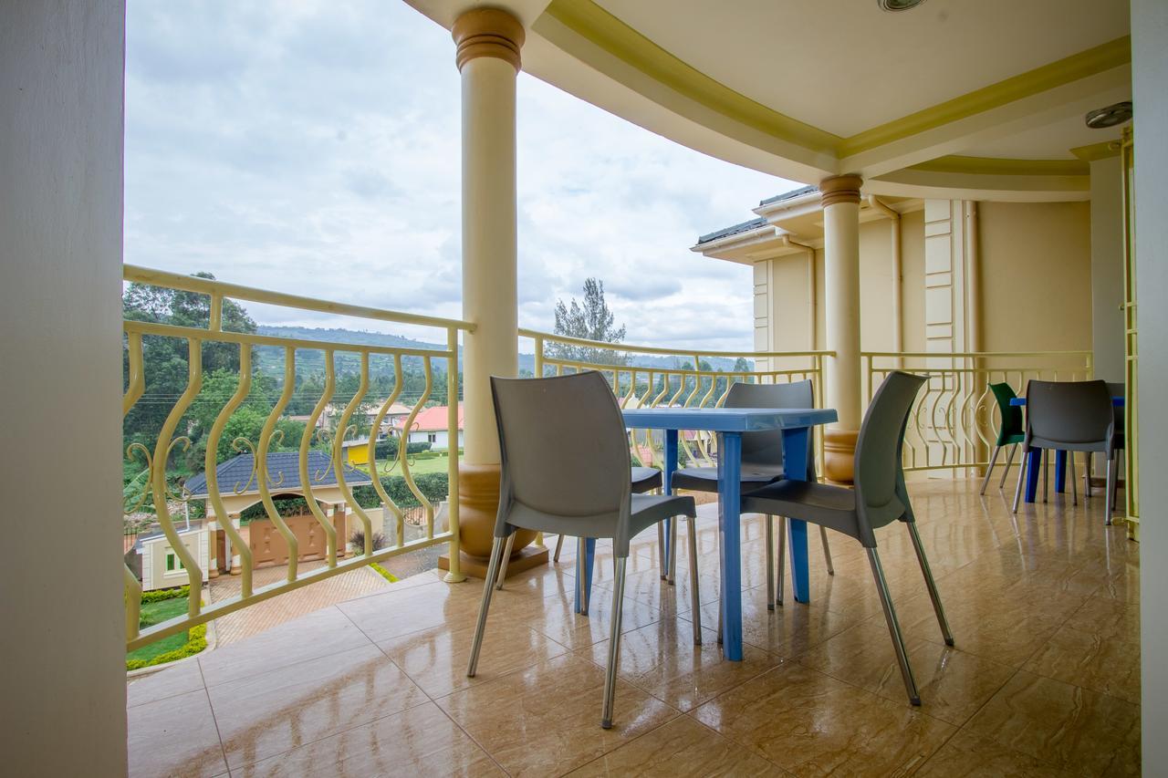 Heras Country Resort Kabale 외부 사진