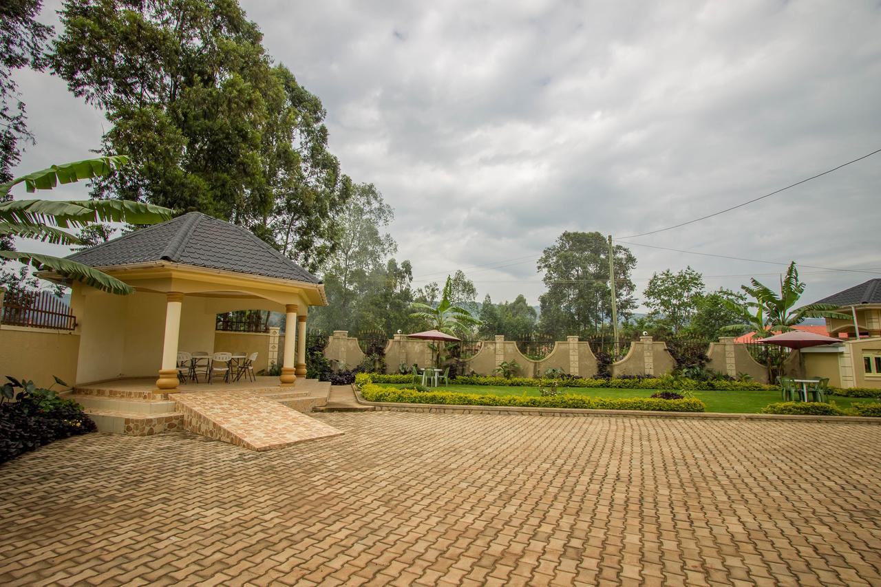 Heras Country Resort Kabale 외부 사진