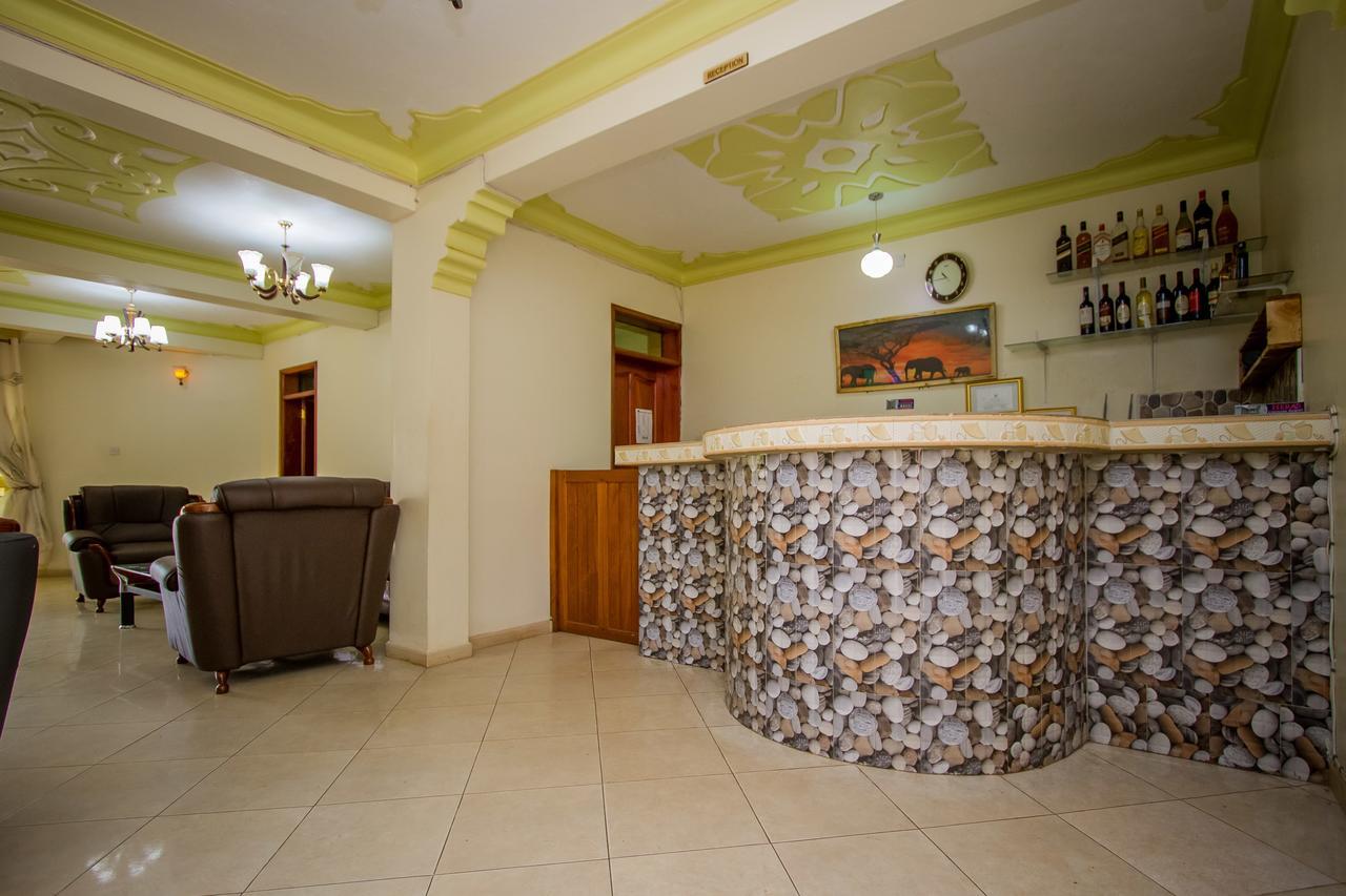 Heras Country Resort Kabale 외부 사진