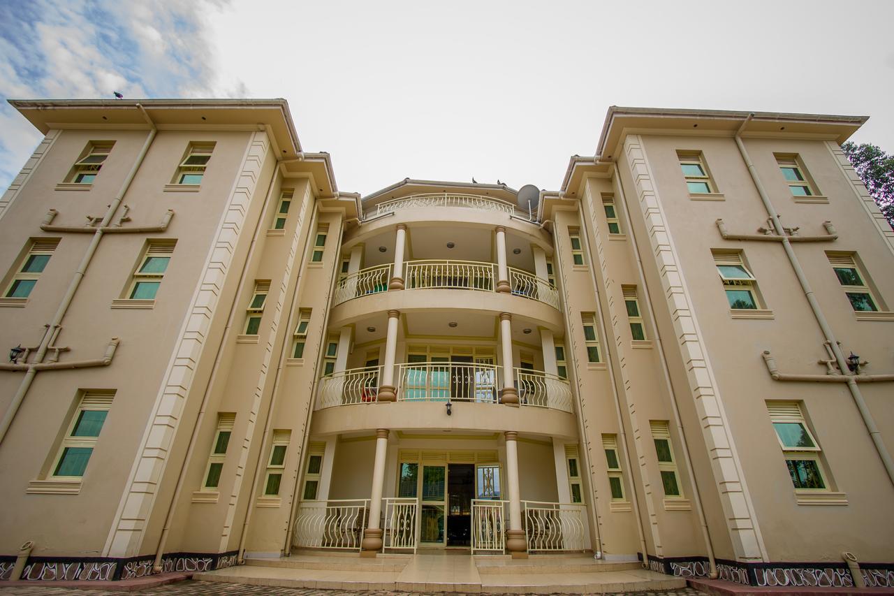 Heras Country Resort Kabale 외부 사진