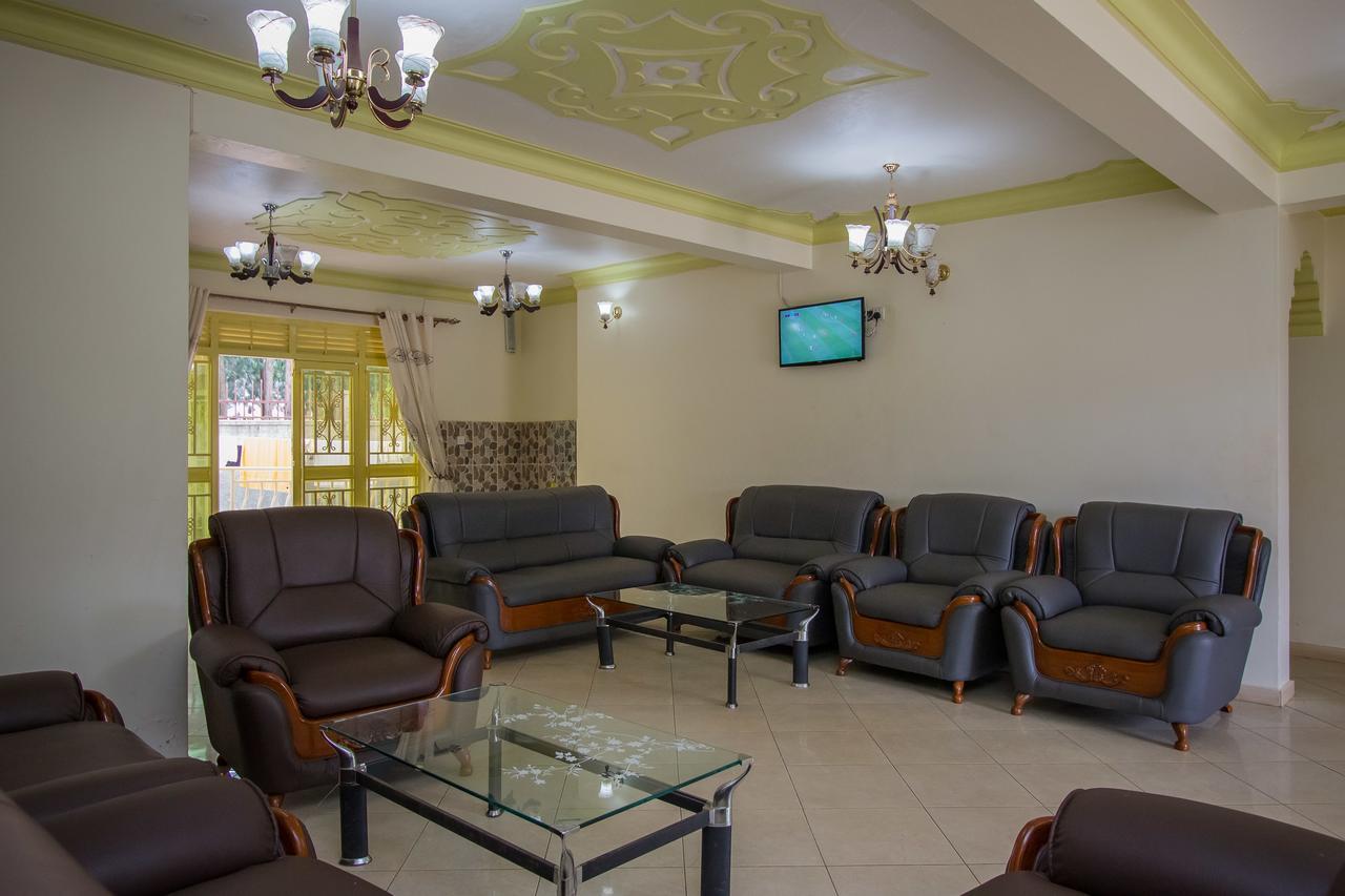 Heras Country Resort Kabale 외부 사진