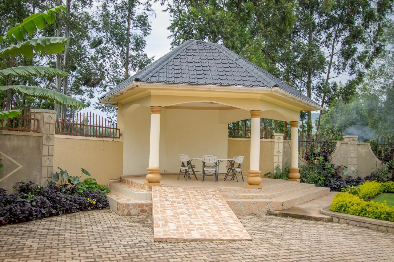 Heras Country Resort Kabale 외부 사진