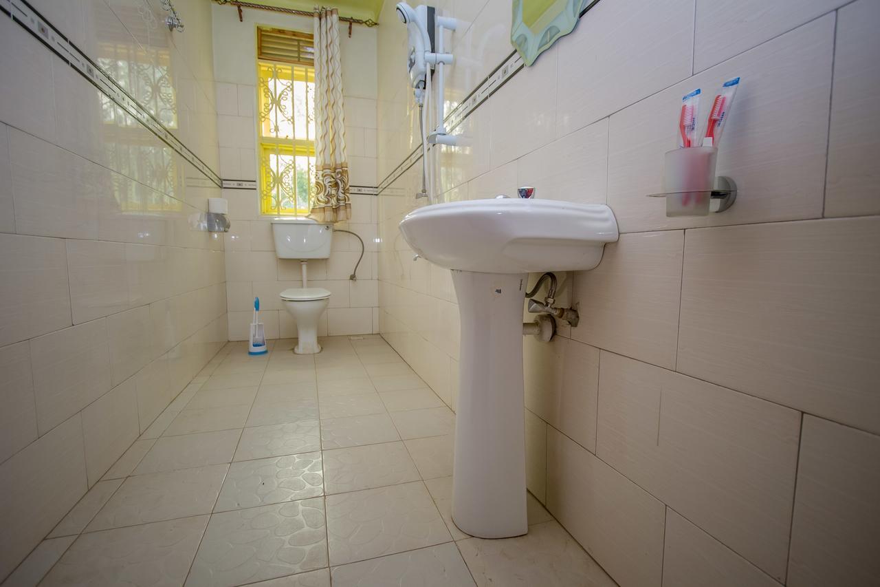 Heras Country Resort Kabale 외부 사진