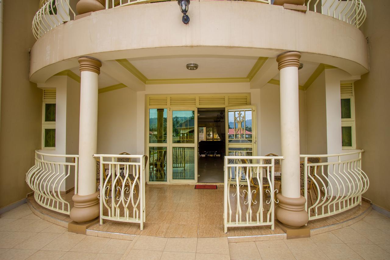 Heras Country Resort Kabale 외부 사진