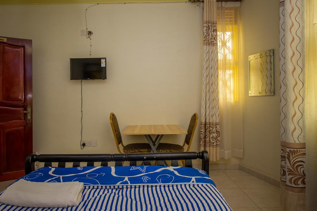 Heras Country Resort Kabale 외부 사진