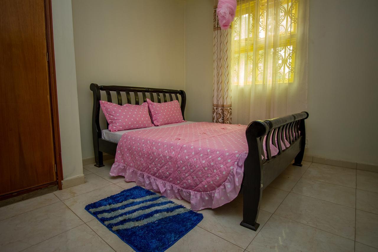 Heras Country Resort Kabale 외부 사진