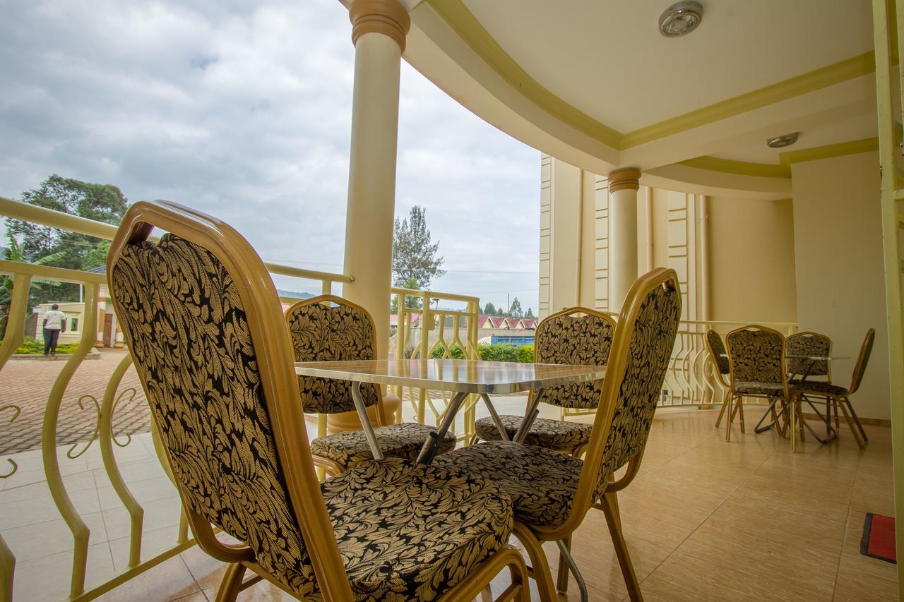 Heras Country Resort Kabale 외부 사진