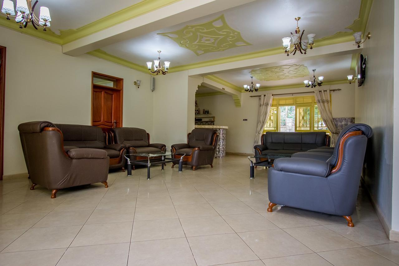 Heras Country Resort Kabale 외부 사진
