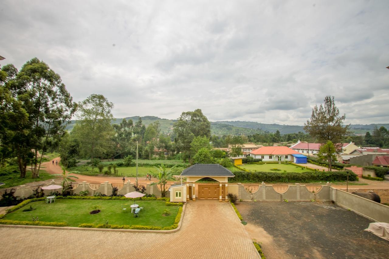 Heras Country Resort Kabale 외부 사진